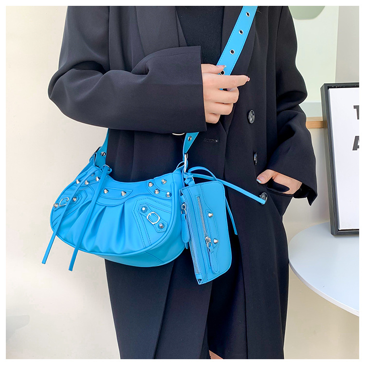 Diagonal pleated single shoulder women's retro rivet bag