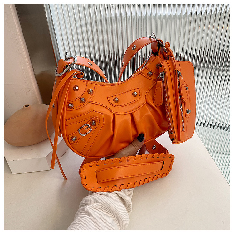 Diagonal pleated single shoulder women's retro rivet bag