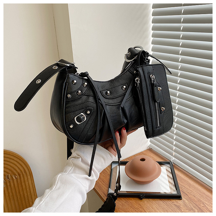 Diagonal pleated single shoulder women's retro rivet bag