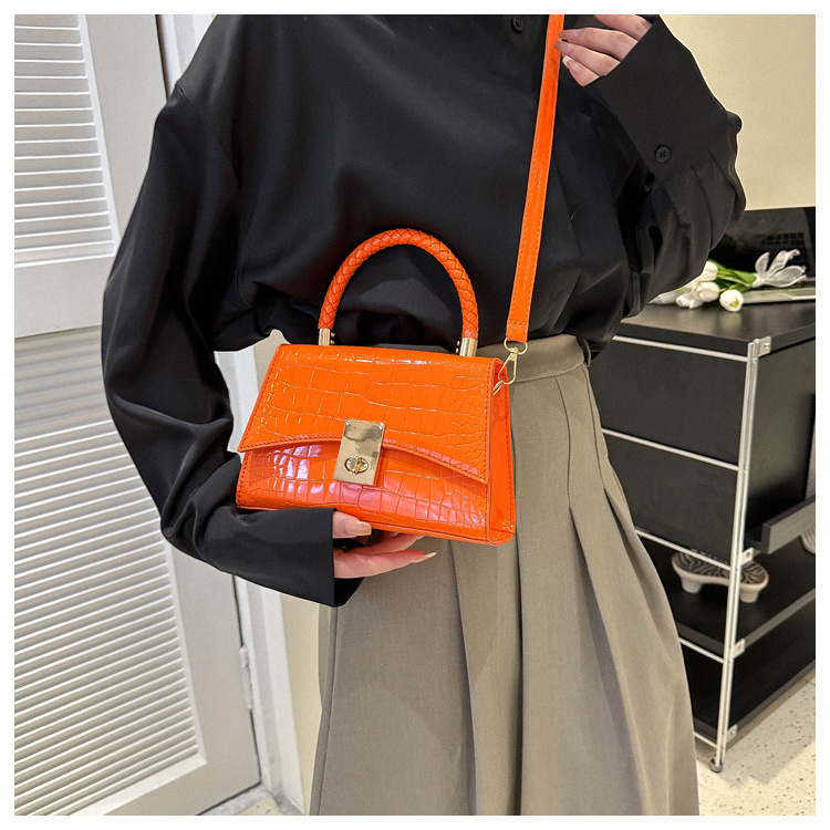 Popular Winter Retro Small Bag Women's Casual Textured Shoulder Messenger Bag