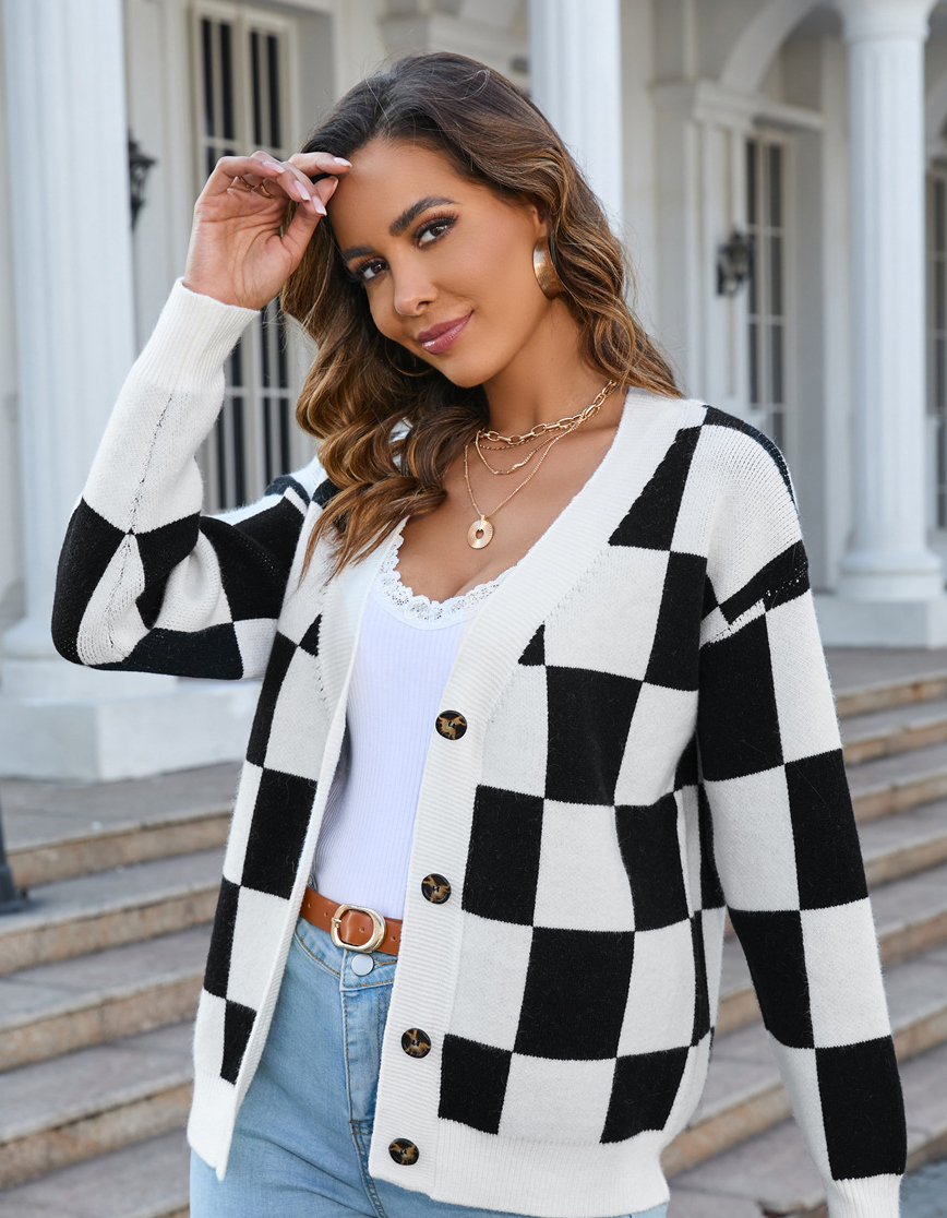 Plus Size Women knitting plaid sweater