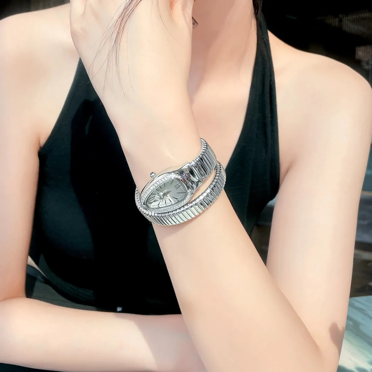 Snake-shaped bracelet watch for women, snake head, ladies niche, light luxury brand, genuine watch for women, small green watch, women's watch, snake watch
