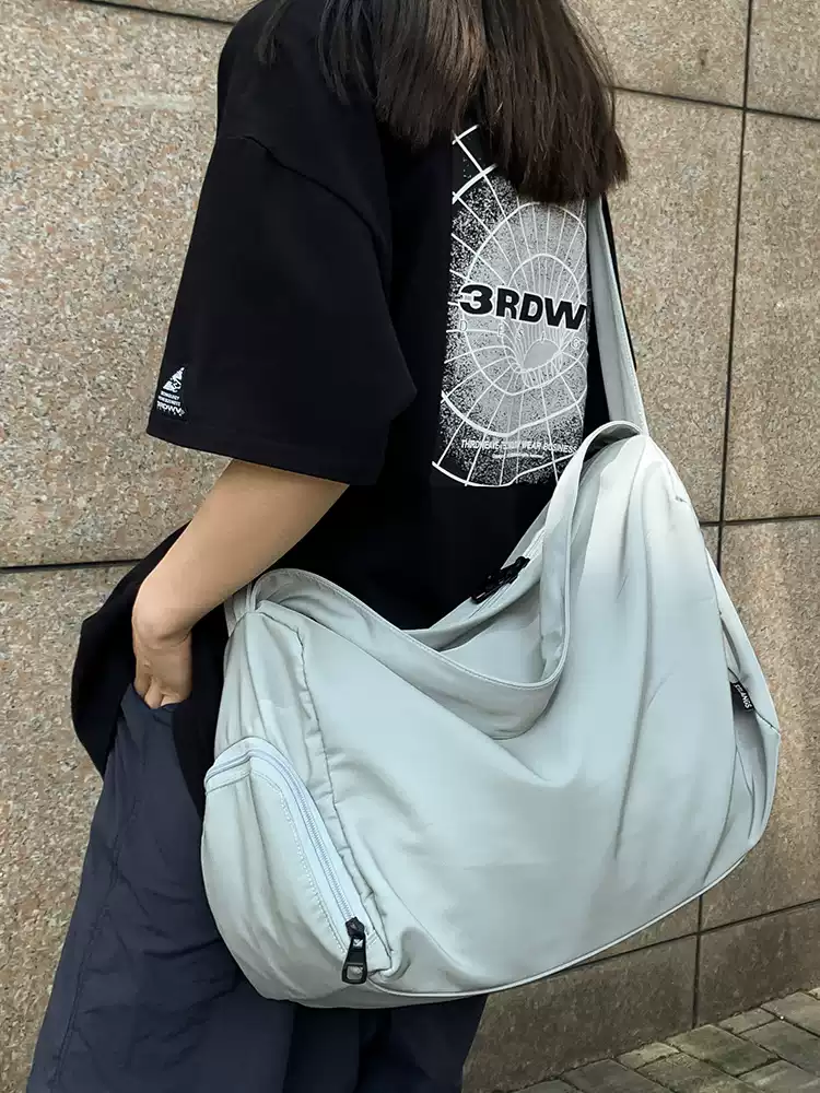 Large capacity shoulder bag women's fitness bag travel outdoor sports bag luggage backpack large bag travel bag lightweight messenger bag