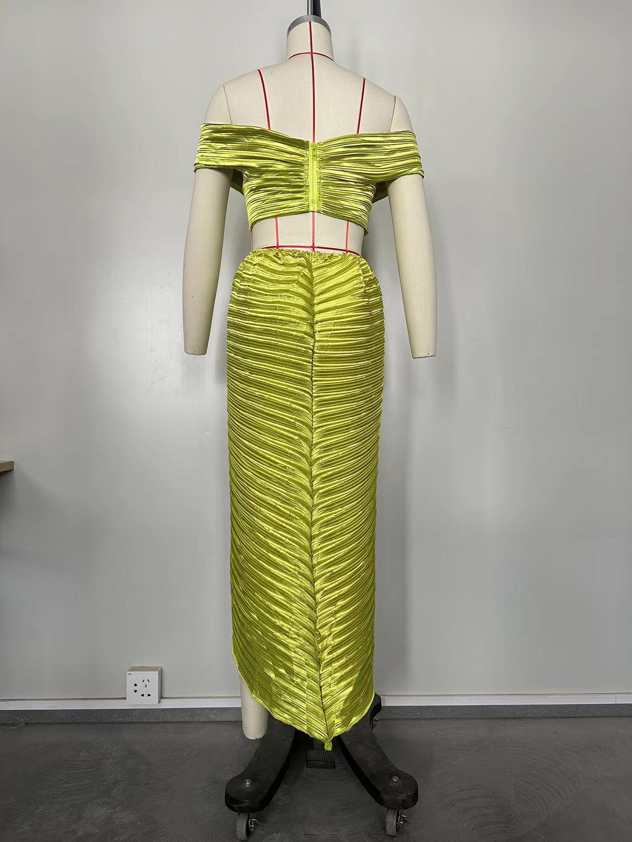 Women Solid Pleated Off Shoulder Top and Skirt Two-Piece Set