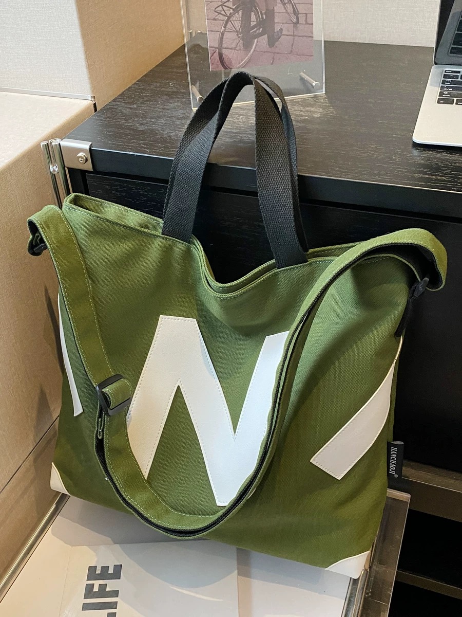 Korean large capacity nylon dumpling bag men and women 2024 new wide shoulder strap daily messenger bag