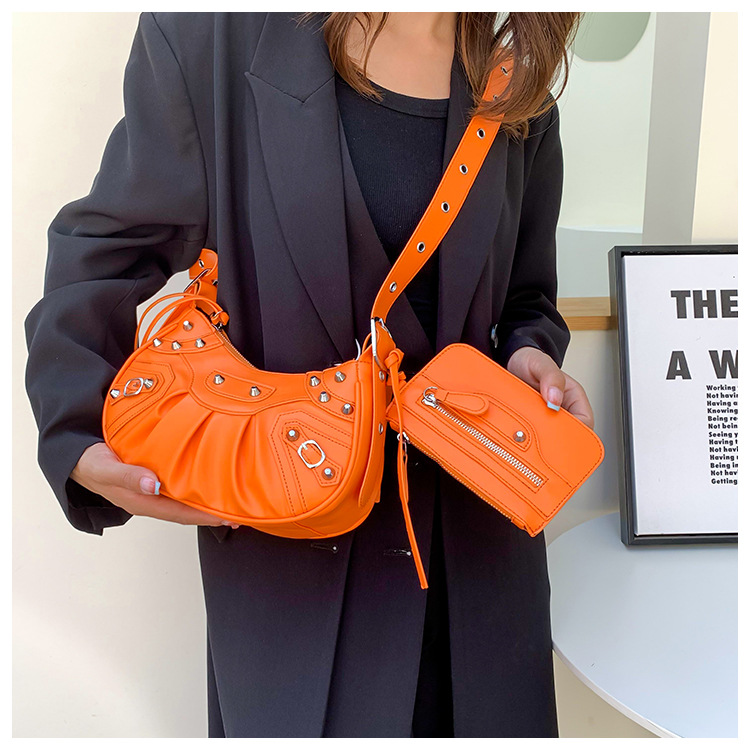 Diagonal pleated single shoulder women's retro rivet bag