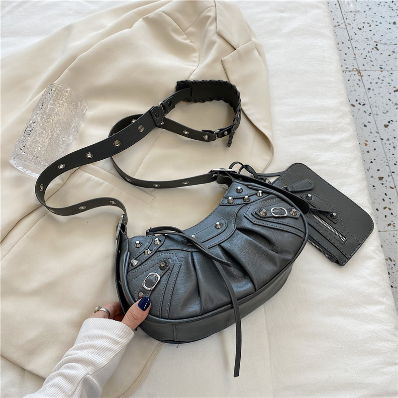 Diagonal pleated single shoulder women's retro rivet bag