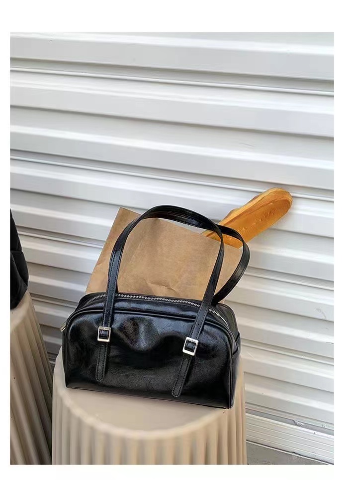 Korean early spring new green wax leather shoulder underarm bag ins women's bag leisure large capacity commuter pillow bag