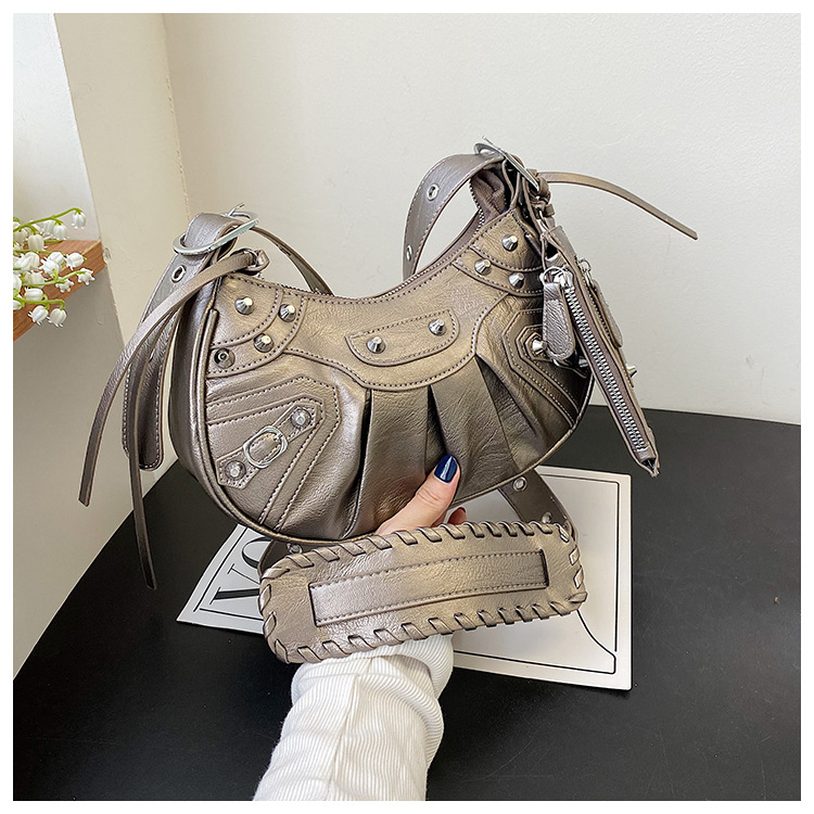 Diagonal pleated single shoulder women's retro rivet bag