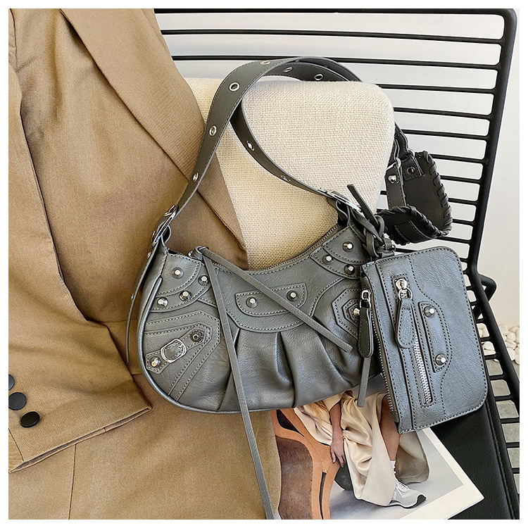 Diagonal pleated single shoulder women's retro rivet bag