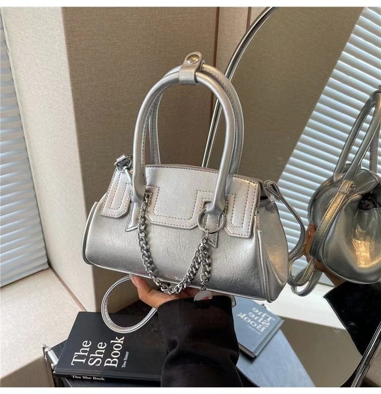 Niche fashion handbags for women 2024 summer new simple and versatile small square bag high-end trendy messenger bag