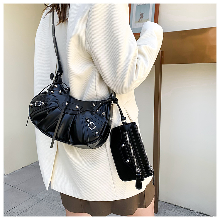 Diagonal pleated single shoulder women's retro rivet bag