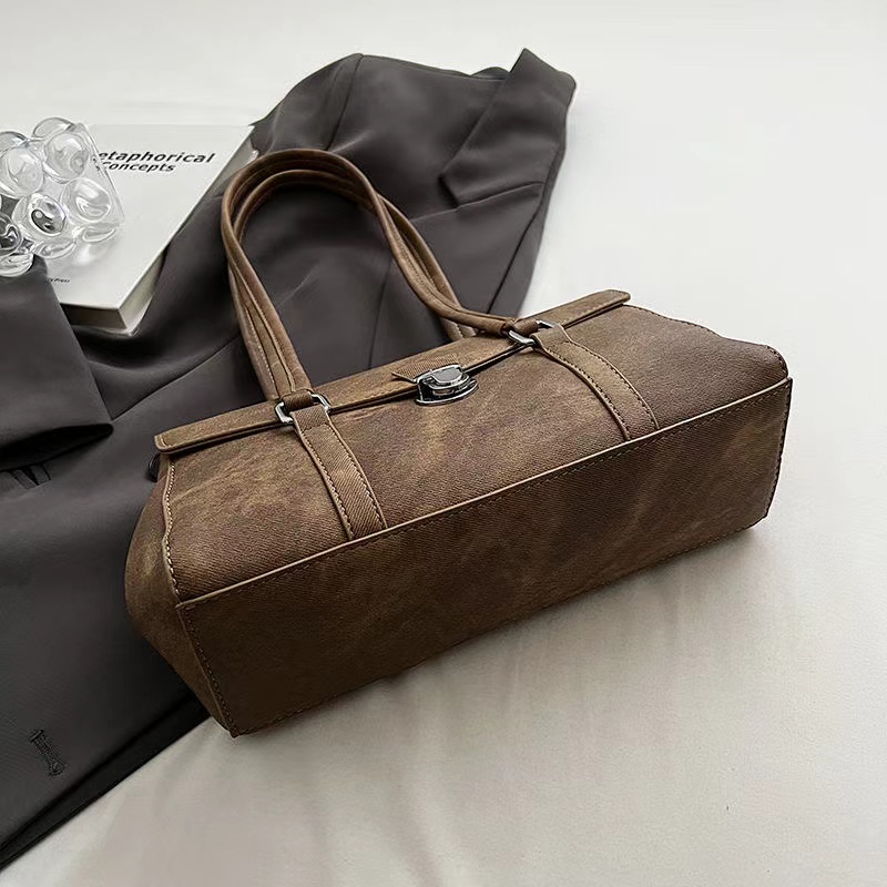 French niche light luxury bag for women 2023 new dual-use high-end shoulder bag retro versatile underarm baguette bag