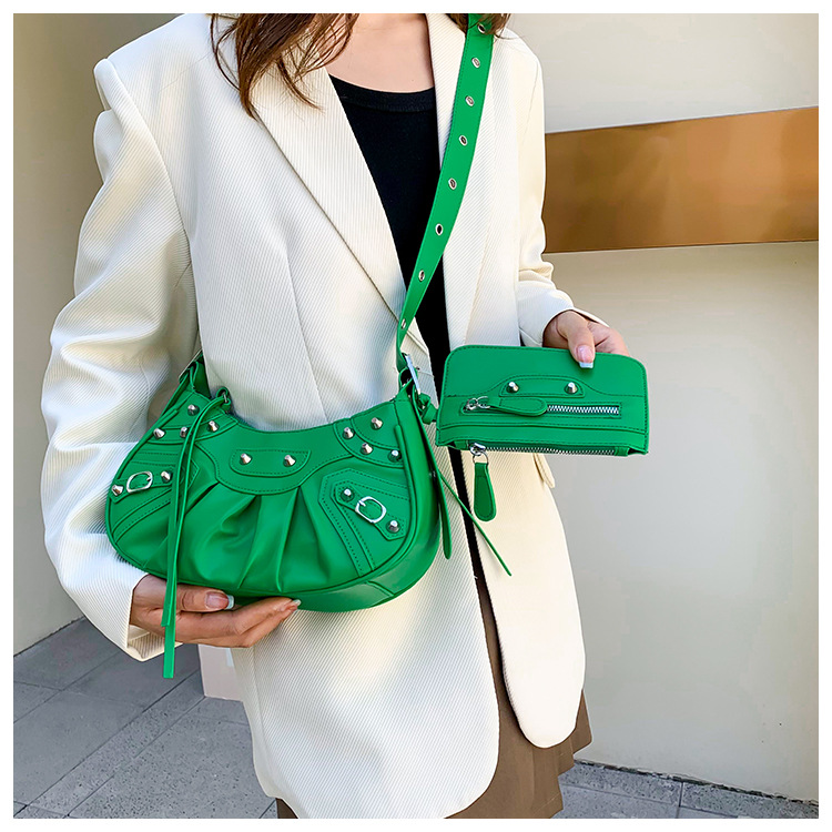 Diagonal pleated single shoulder women's retro rivet bag