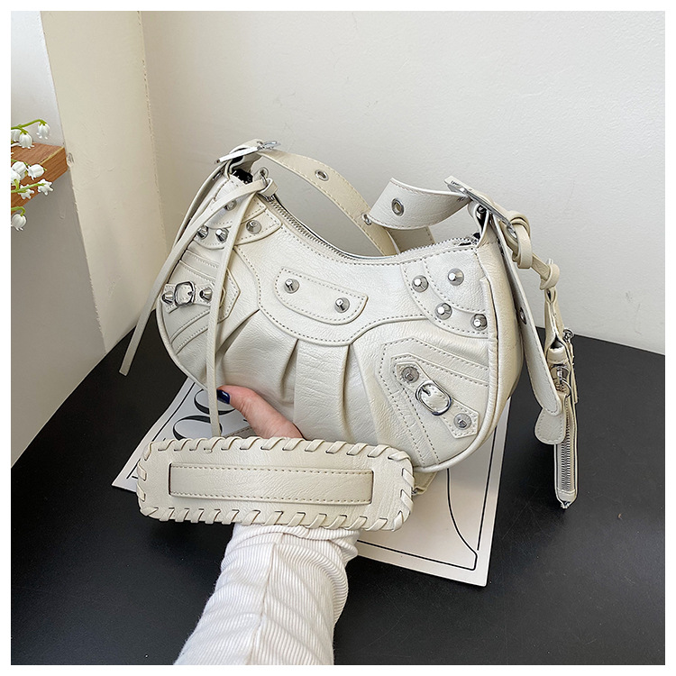 Diagonal pleated single shoulder women's retro rivet bag