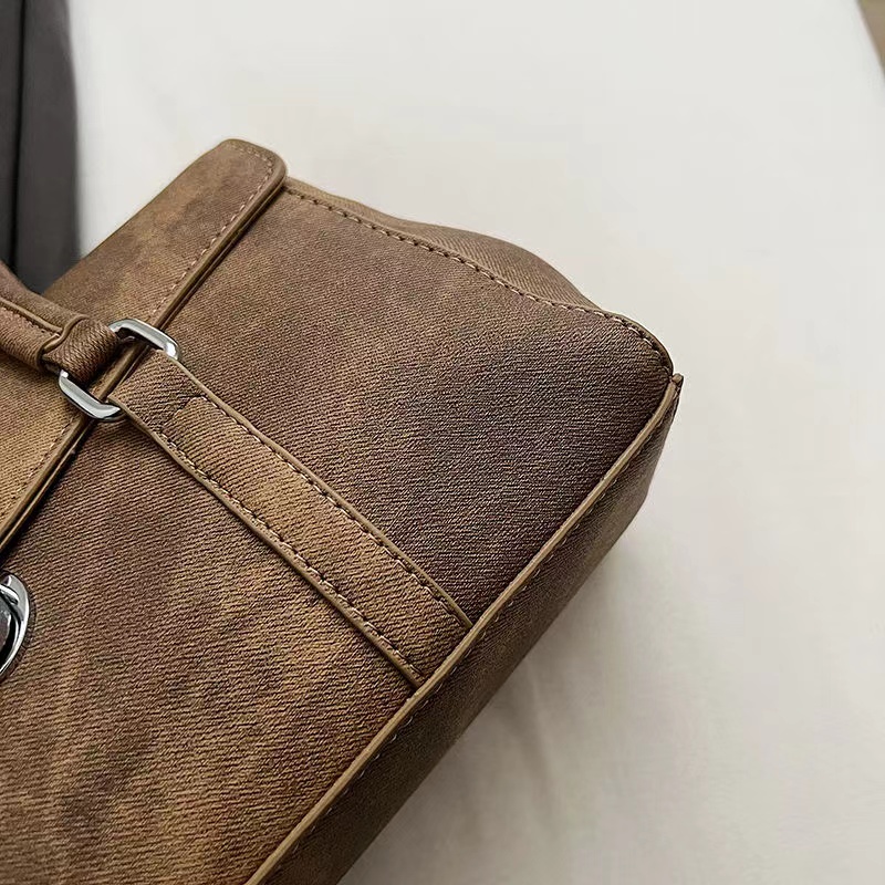 French niche light luxury bag for women 2023 new dual-use high-end shoulder bag retro versatile underarm baguette bag