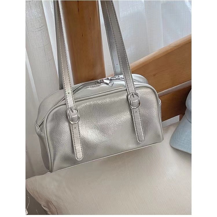 Korean early spring new green wax leather shoulder underarm bag ins women's bag leisure large capacity commuter pillow bag