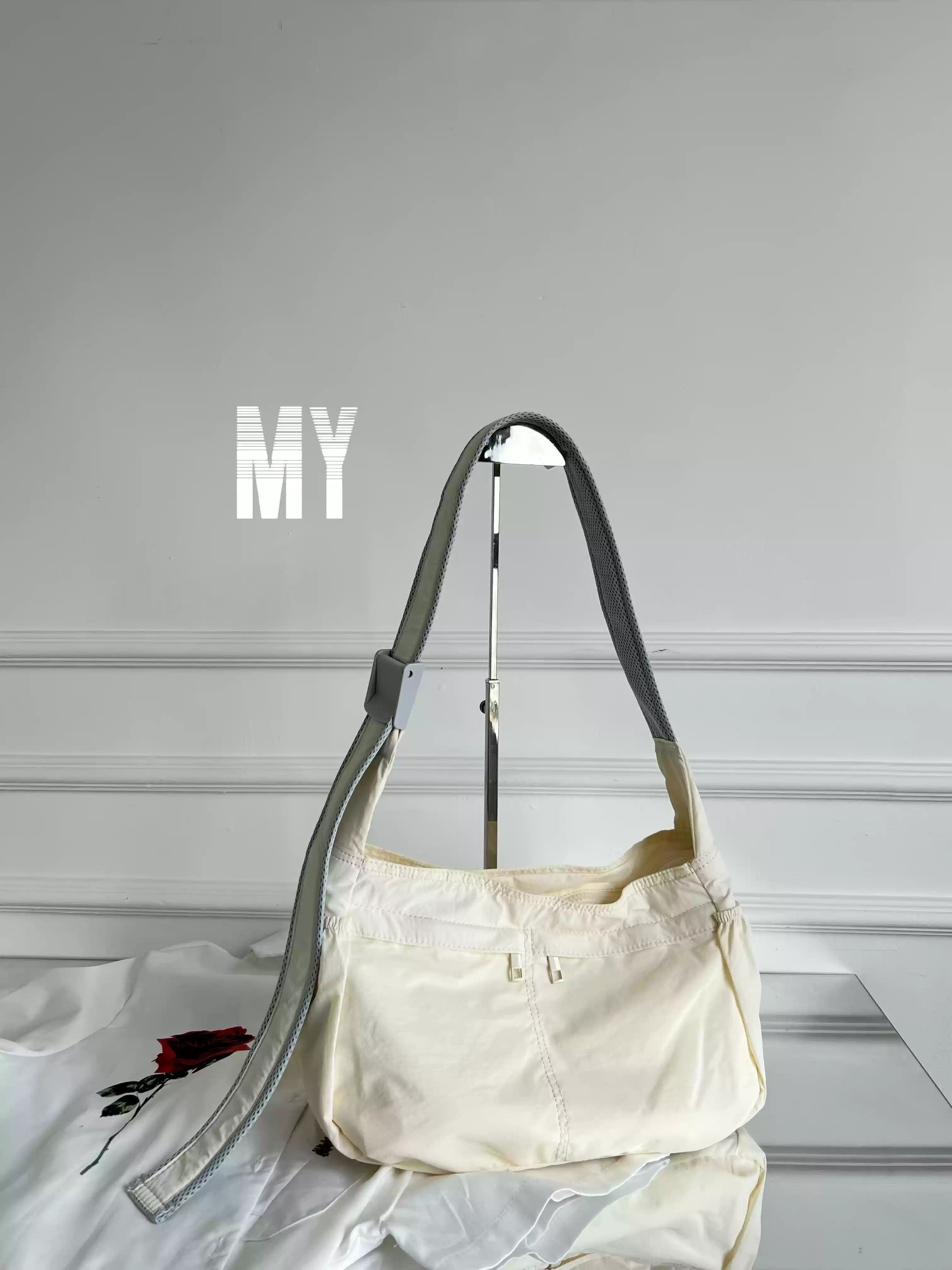 MY new sunscreen waterproof lightweight canvas bag with multiple pockets, large capacity, casual and versatile shoulder messenger bag for women