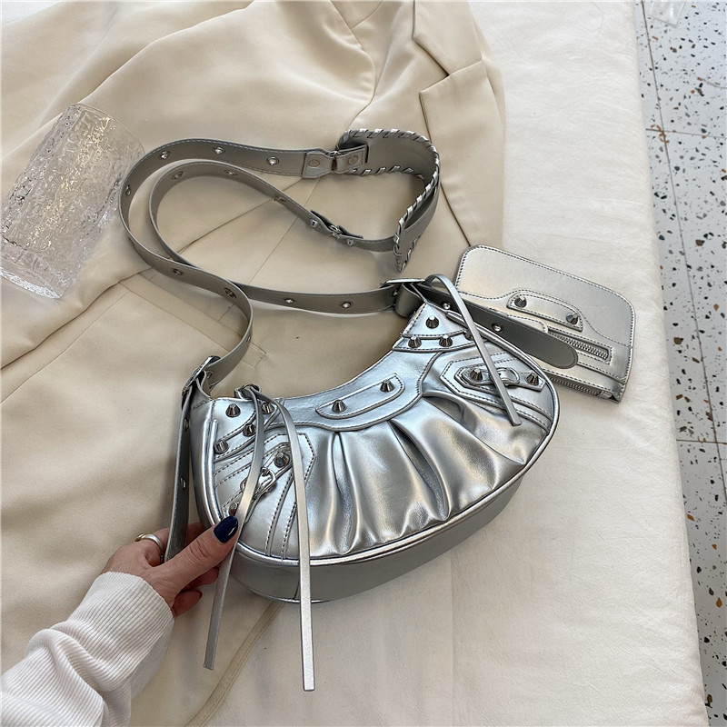 Diagonal pleated single shoulder women's retro rivet bag