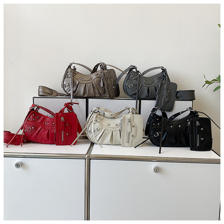 Diagonal pleated single shoulder women's retro rivet bag