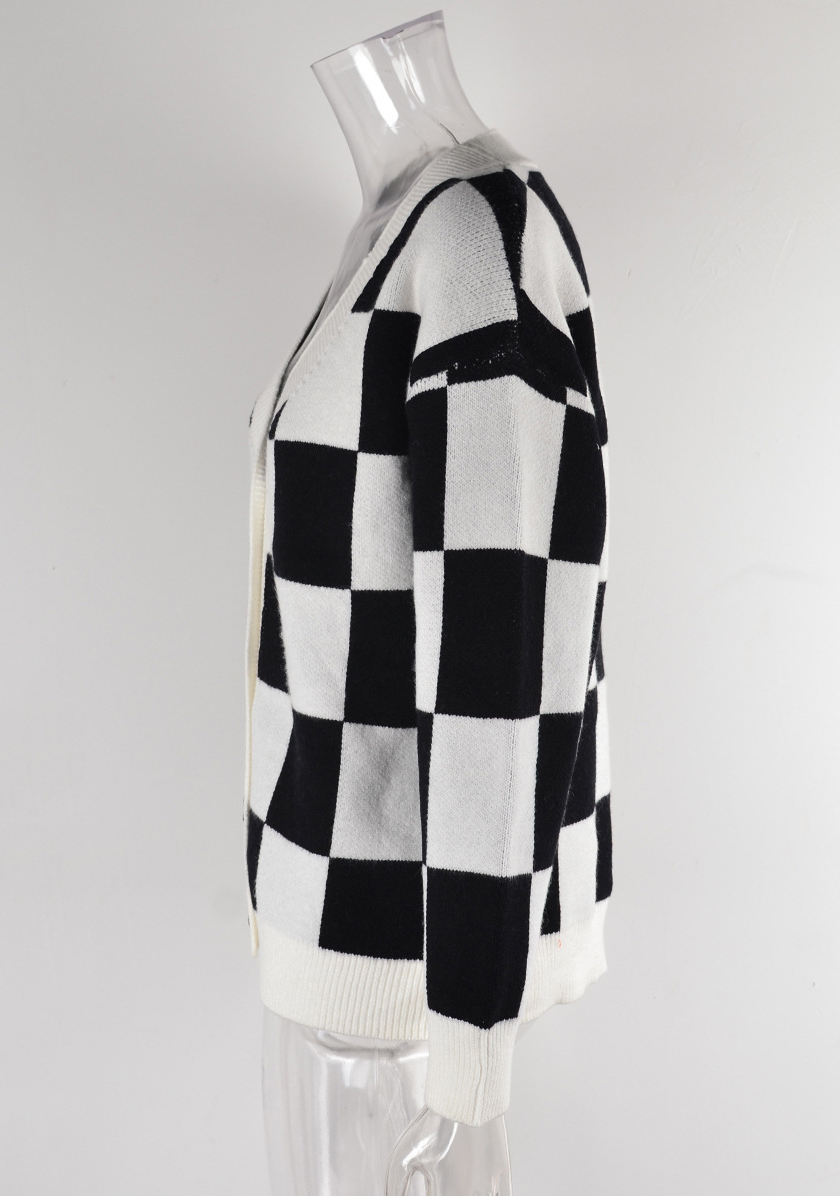 Plus Size Women knitting plaid sweater