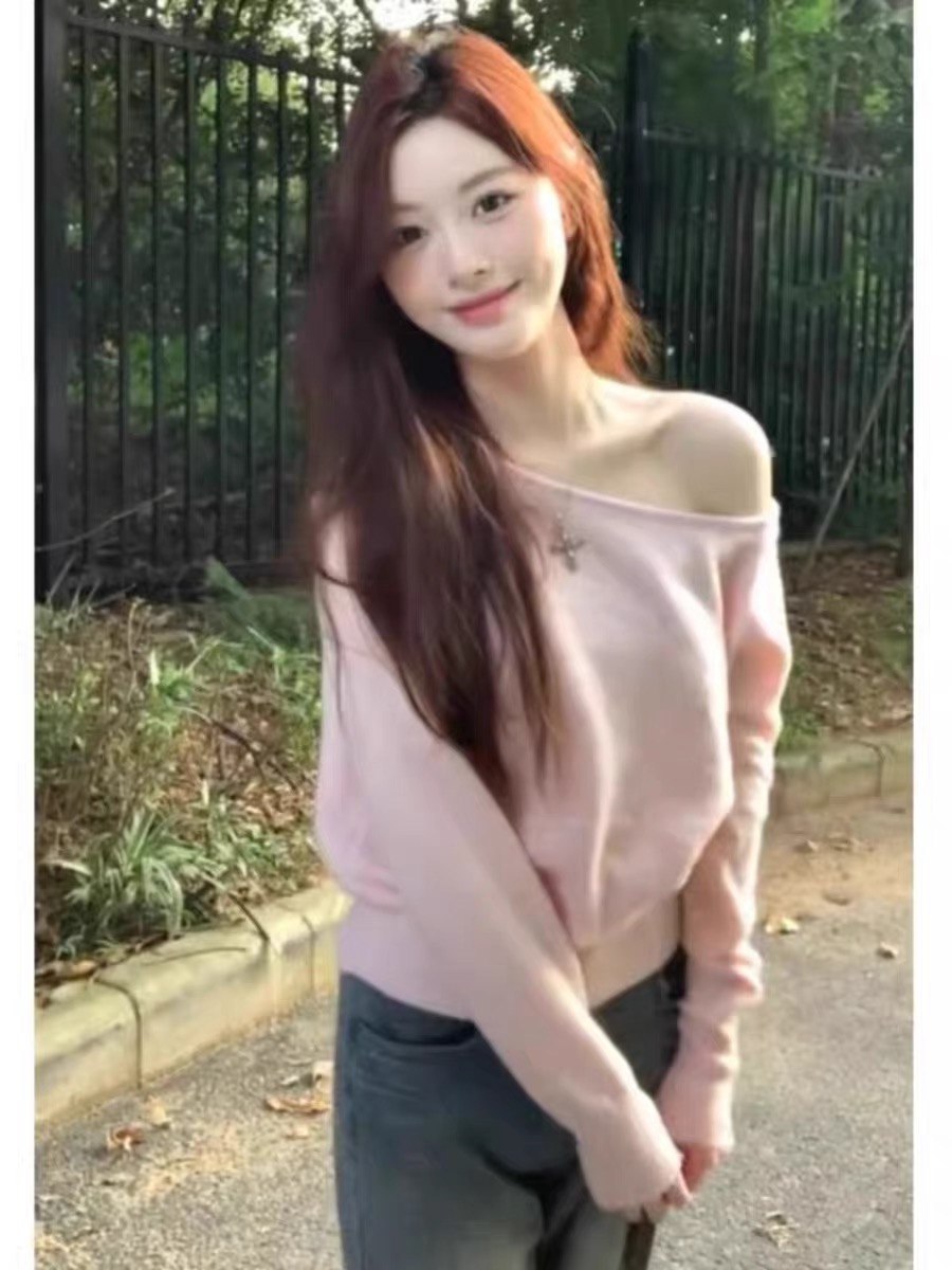 Pink irregular oblique shoulder sweater women 2024 early autumn and winter new off-shoulder knitted sweater Korean style wear