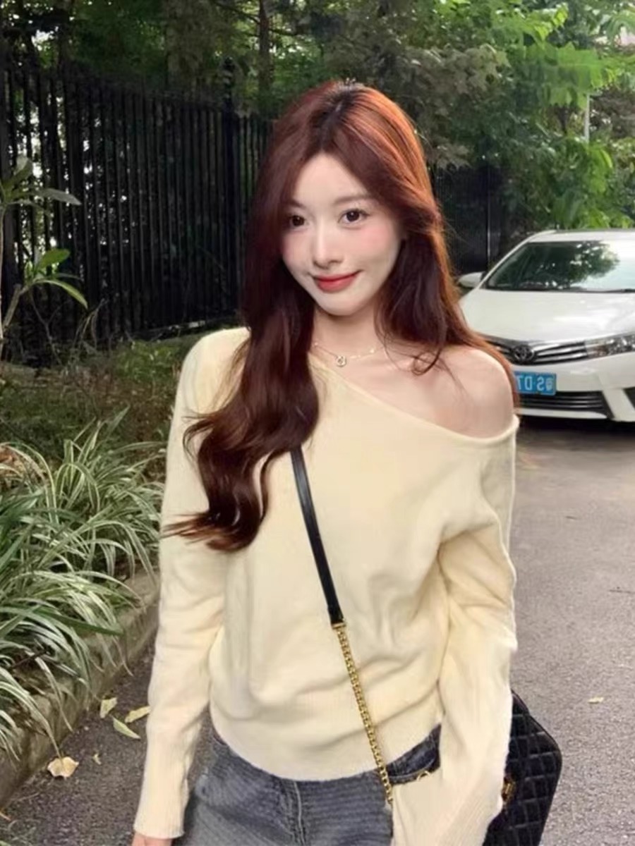 Pink irregular oblique shoulder sweater women 2024 early autumn and winter new off-shoulder knitted sweater Korean style wear